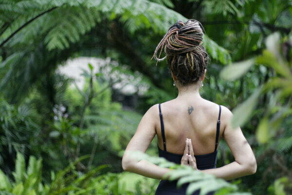 Che cos'è lo yin yoga e in cosa consiste? Vantaggi di questa pratica meditativa
