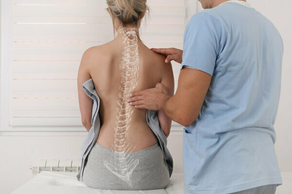Cosa fa un osteopata per la tua schiena? 5 Vantaggi di questo trattamento
